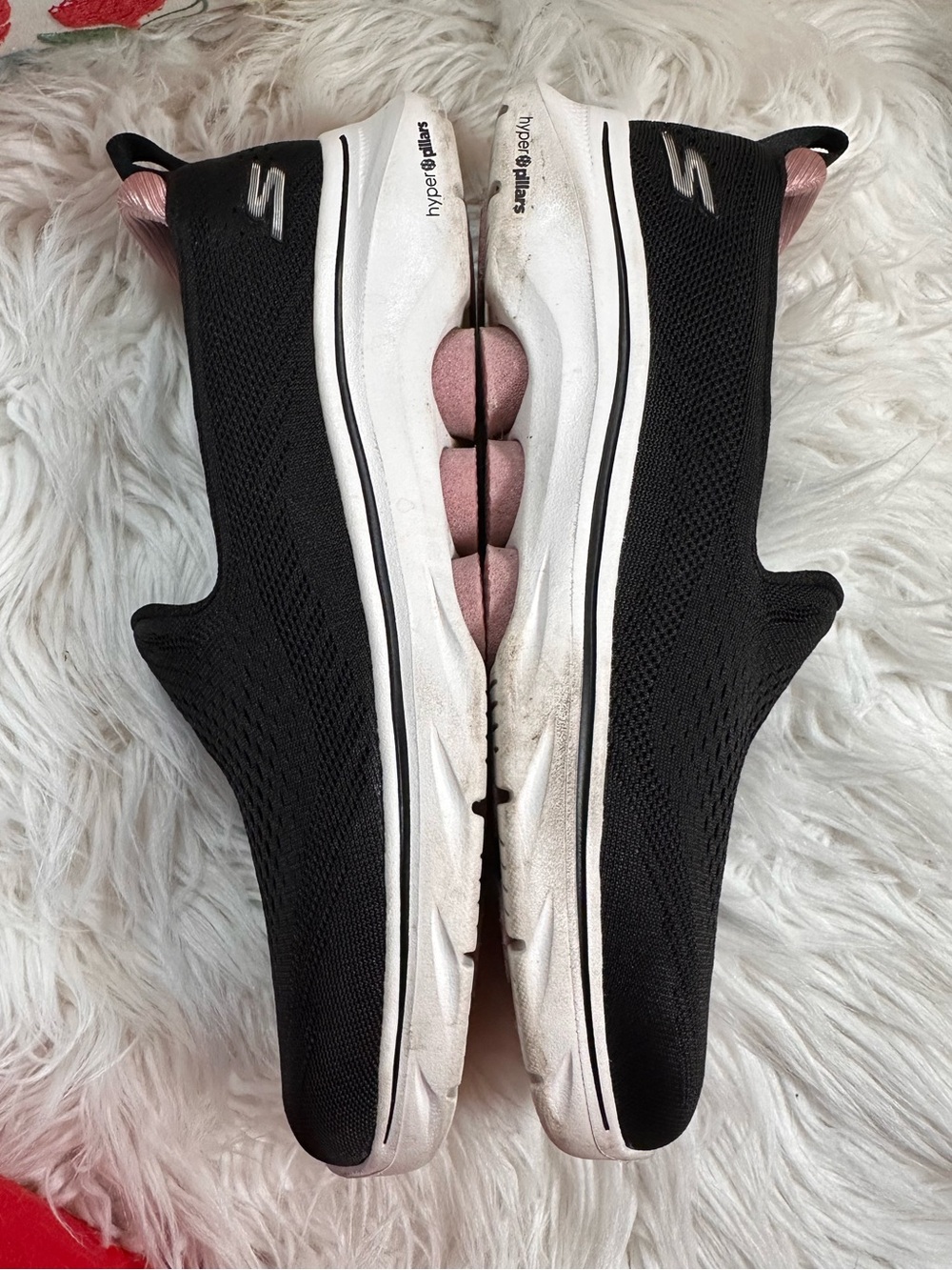 Skechers • Go Walk 7 Lightweight Slip On Sneakers - Picture 7 of 12